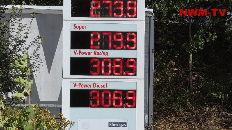 Drei Mark zehn waren gestern – bei Dammer Berge kostet Premiumsprit bereits über drei Euro – fast 141 Euro für 50 Liter Diesel – Kanzler Merz kündigt Entlastungen an, doch Autofahrer müssen vorerst selbst tief in die Tasche greifen