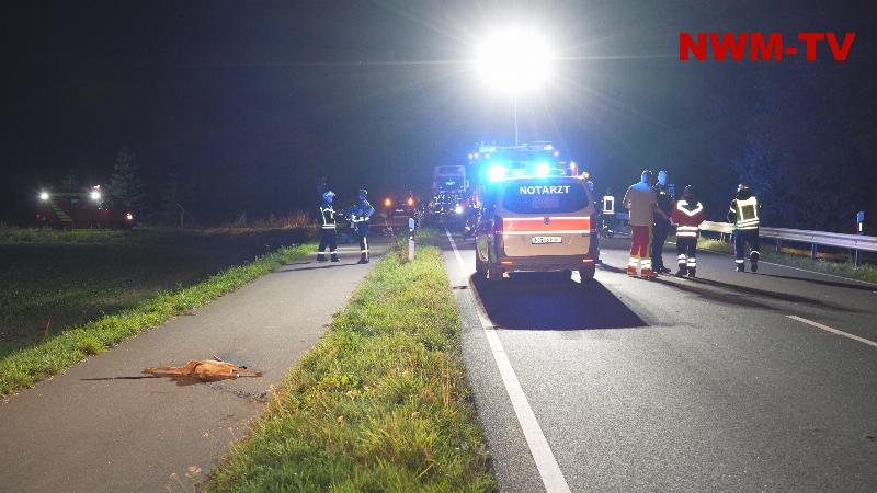 Schwerer Wildunfall auf der B6 bei Bruchhausen-Vilsen - Motorradfahrerin kollidiert mit kreuzendem Reh - die Fahrerin kommt schwer verletzt auf der Fahrbahn zum Liegen - ein Rettungshubschrauber fliegt die Verletzte ins Krankenhaus - das Reh wird tödlich verletzt