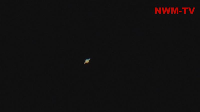 Saturn in Opposition: Der Ringplanet leuchtet derzeit besonders hell - die Erde befindet sich exakt auf einer Linie zwischen Sonne und dem Saturn - dadurch ist der Gasplanet aktuell besonders gut zu beobachten