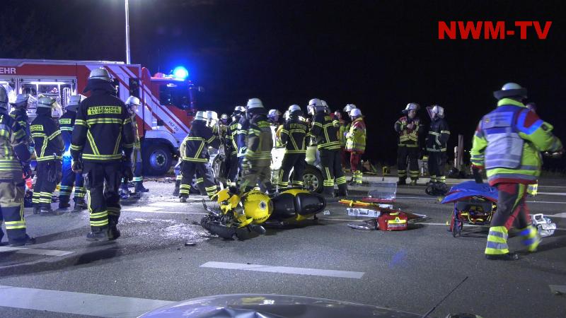 Motorrad prallt bei Euskirchen in die Seite des Fiat – Junge Motorradfahrerin und Autofahrerin werden schwer verletzt – Feuerwehr befreit Autofahrer mit technischem Gerät – L210 voll gesperrt