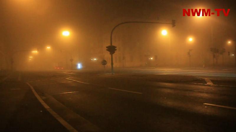 Dichter Nebel über Potsdam: Eingeschränkte Sicht am frühen Morgen - Warnung vor Sichtweiten unter 150 Meter - Autofahrer sollen sich auf Nebelbänke einstellen